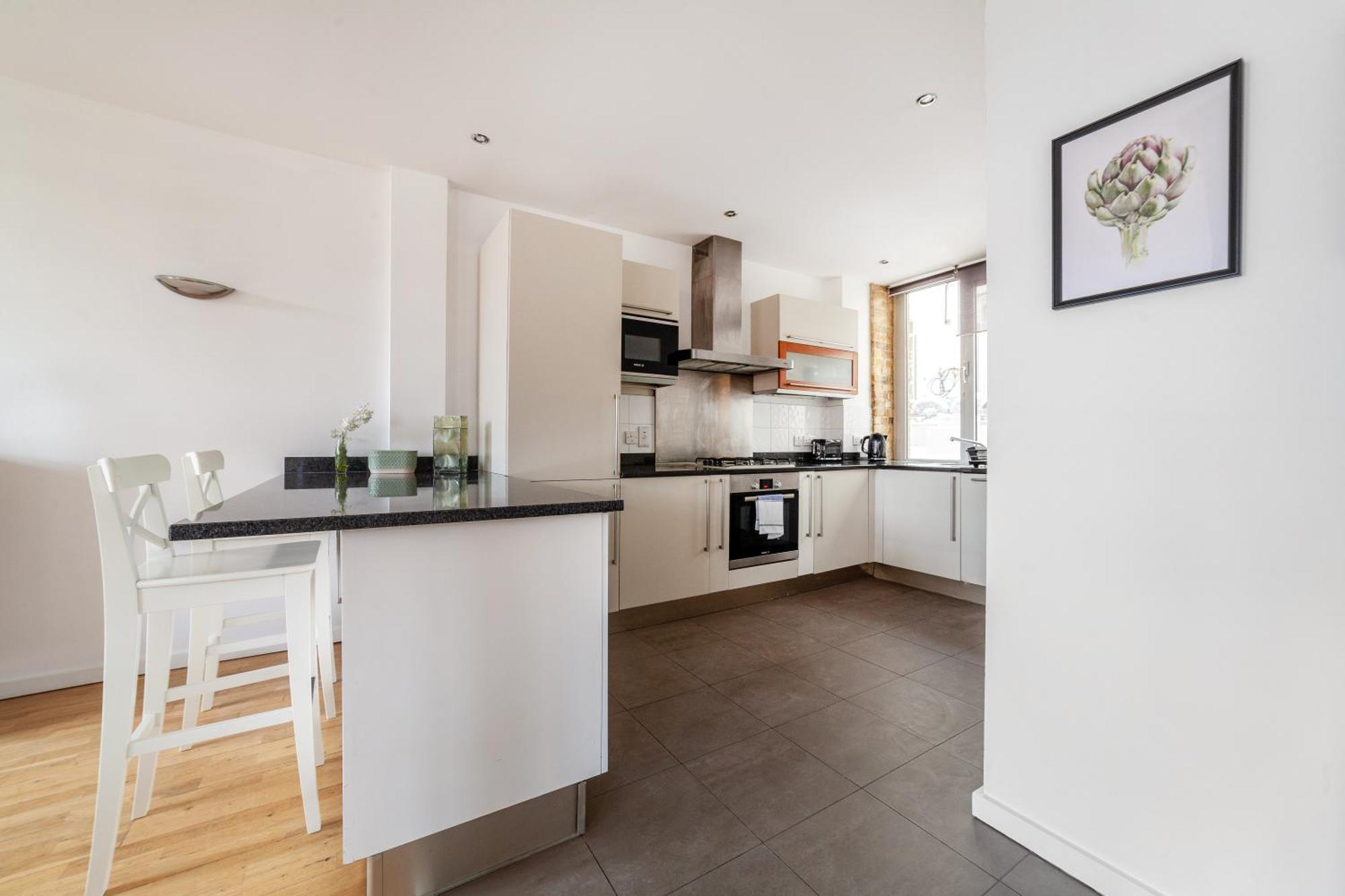 Elegance & Chic Design - 2-Bedroom Haven Лондон Экстерьер фото