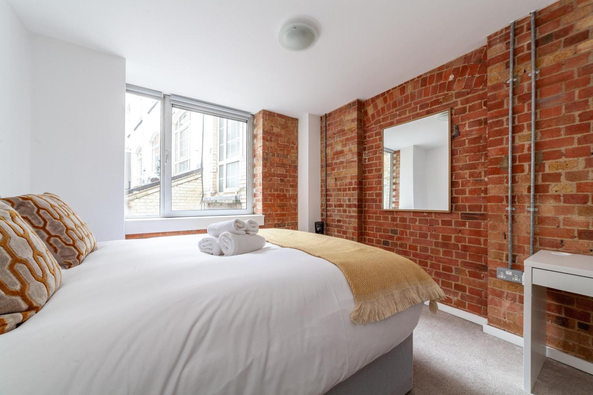 Elegance & Chic Design - 2-Bedroom Haven Лондон Экстерьер фото